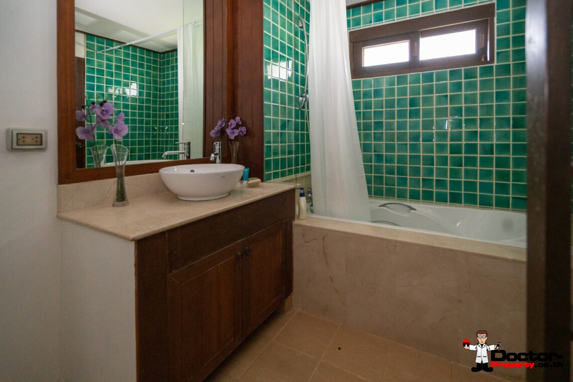 Traditional Style 4 Bedroom Villa, near Beach – Hua Thanon, Koh Samui – For Sale